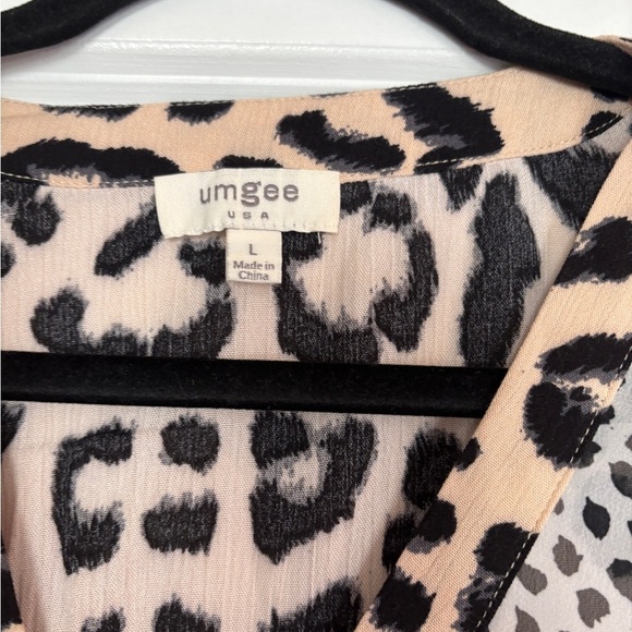Umgee Women's Animal Mixed Print Ruffled Sleeve Surplice Top Size Large - Picture 5 of 16
